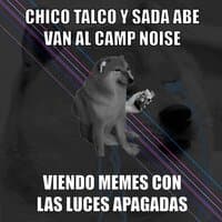 Viendo Memes Con las Luces Apagadas