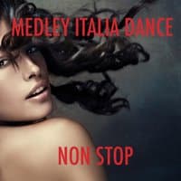 Medley Italia Dance: Hanno ucciso l'uomo ragno / Con il nastro rosa / Teorema / Adesso tu / La solitudine / Gente di mare / Il ballo di Simone / Gloria / Acqua azzurra acqua chiara / Con le mani / La mia banda suona il rock / La canzone del sol