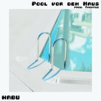 Pool vor dem Haus