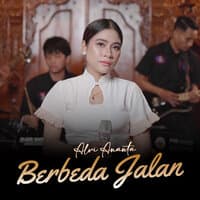 Berbeda Jalan